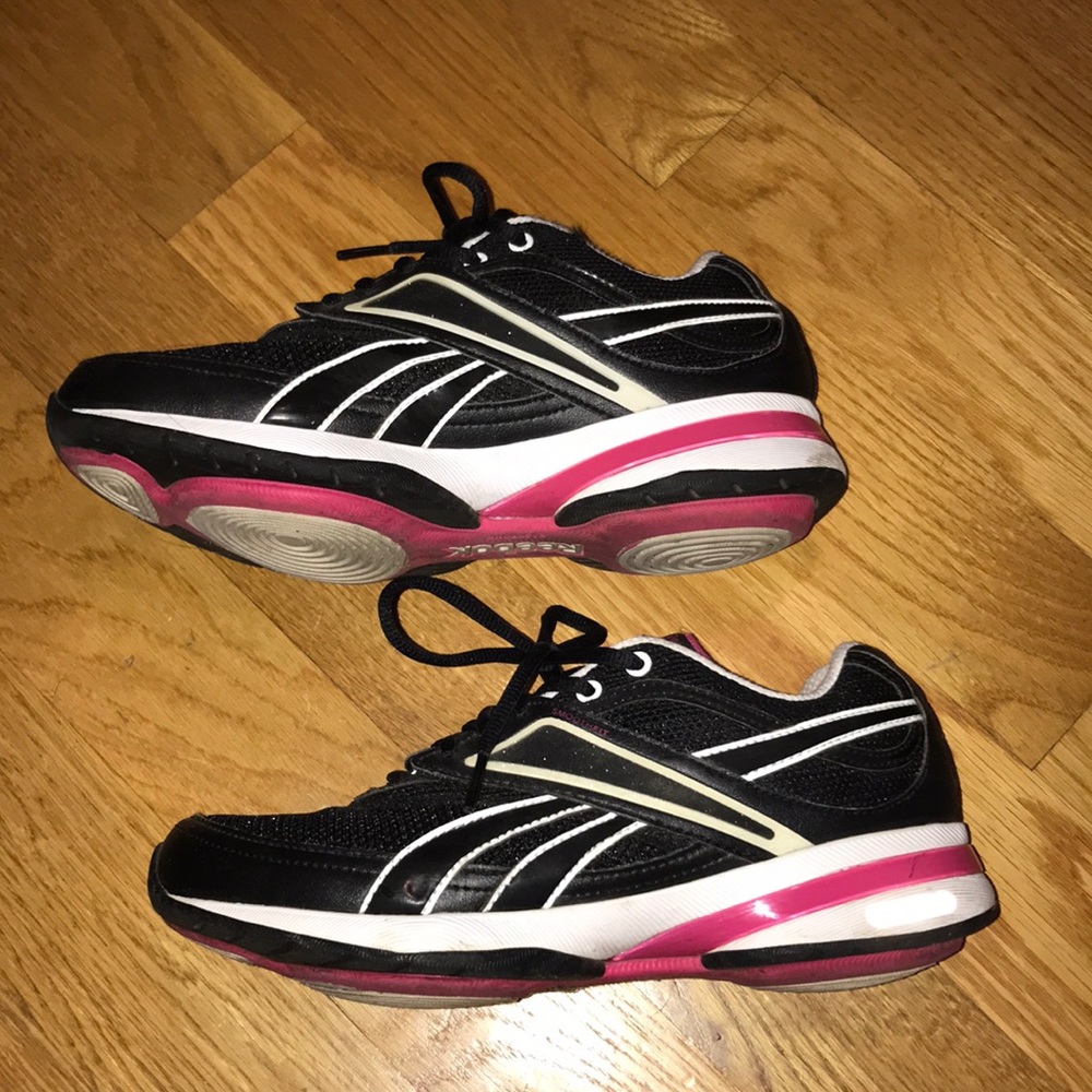 Easy tone Reebok sneakers!! Very good condition!!